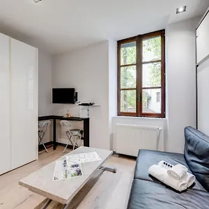 https://le-perriere-joli-studio-idealement-place-au-coeur-de-la-ville.hotels-rhonealpes.com