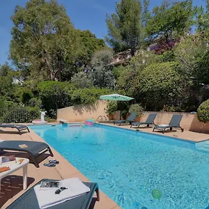 https://villa-des-fontenelles.fr-provencehotel.com